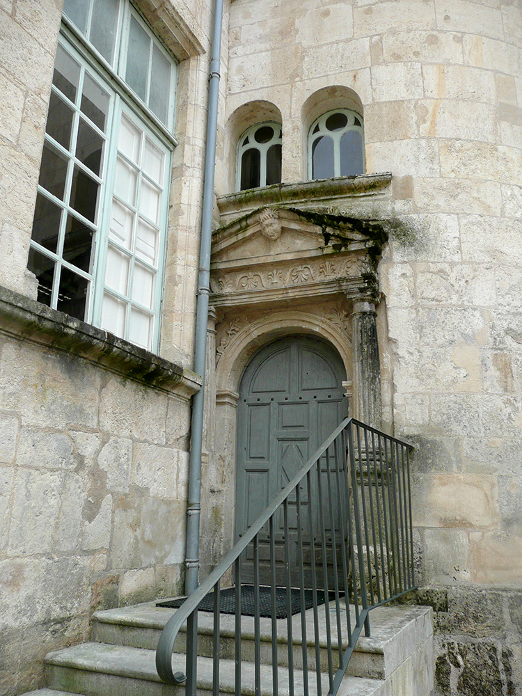 Fontenay-Le-Comte architecture