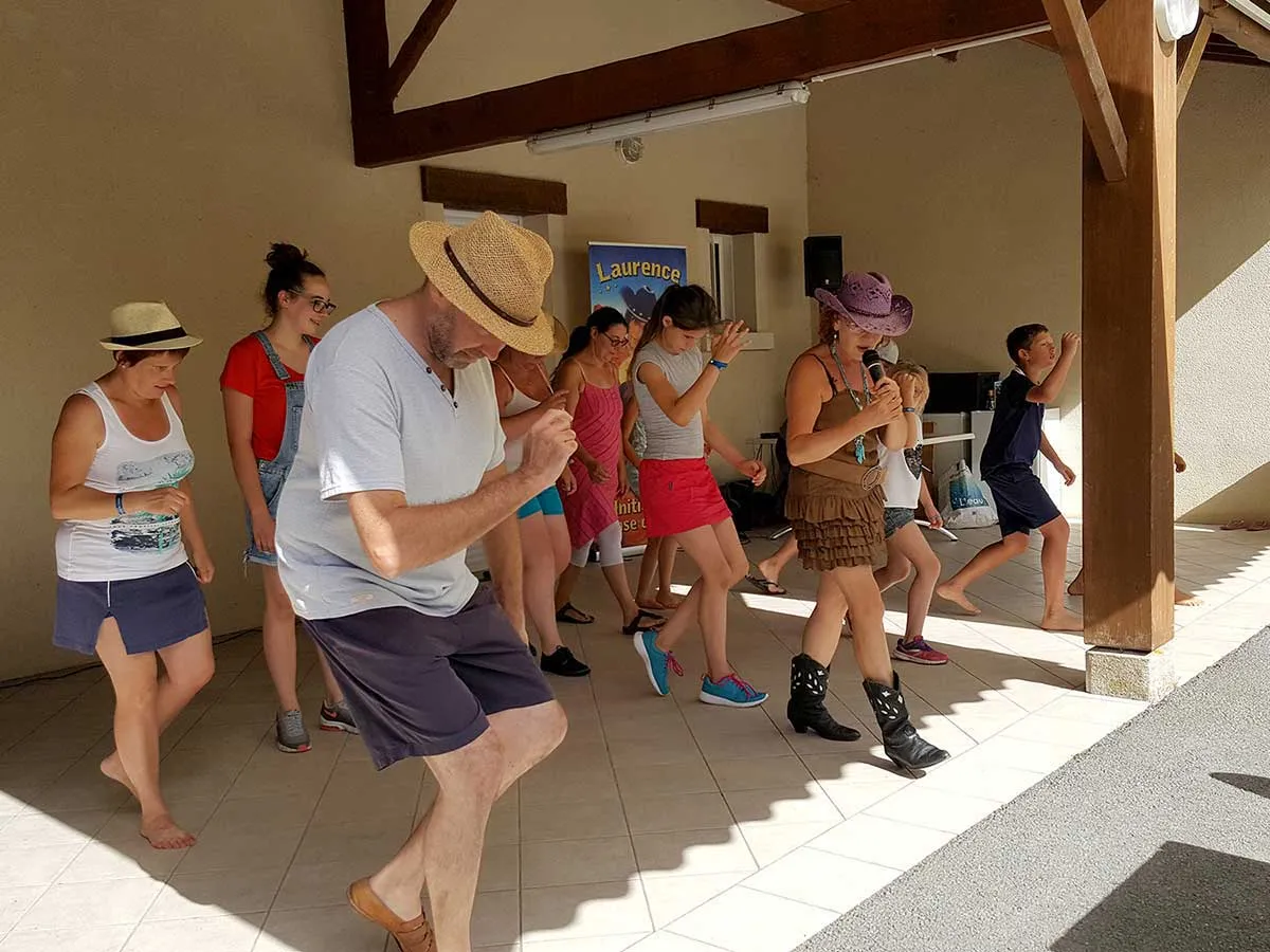 Danse country en atelier au camping